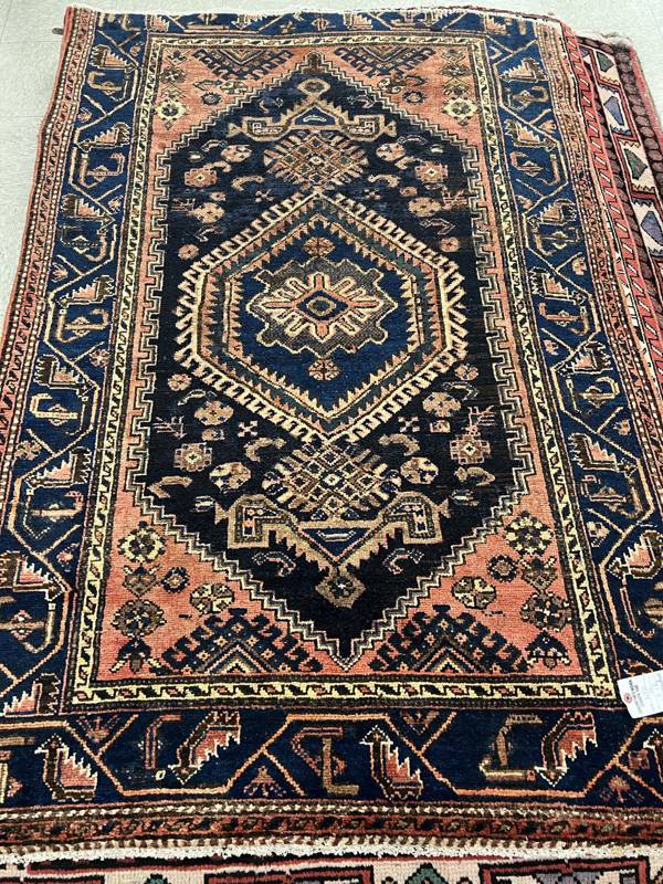 Rug Design: Hamedan Persian Rug#: 1150 Rug Size: 4 ft x 6 ft Rug Design: Hamedan Persian Rug#: 1150 Rug Size: 4 ft x 6 ft