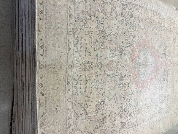 Rug Design: Tabriz Persian Rug#: 14982 Rug Size: 9.3 ft x 12.7 ft Rug Design: Tabriz Persian Rug#: 14982 Rug Size: 9.3 ft x 12.7 ft