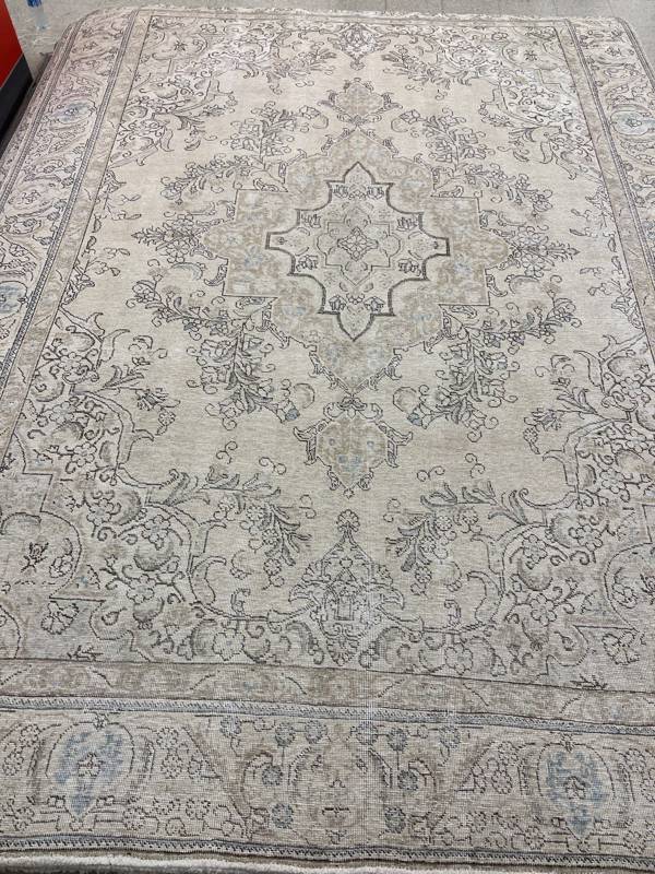 Rug Design: Tabriz Persian Rug#: 14986 Rug Size: 7.10 ft x 11.2 ft Rug Design: Tabriz Persian Rug#: 14986 Rug Size: 7.10 ft x 11.2 ft