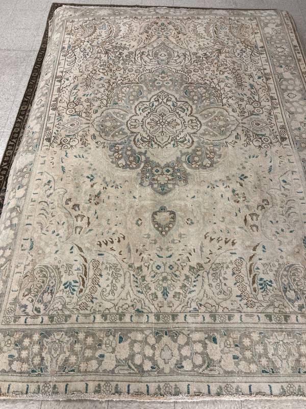 Rug Design: Tabriz Persian Rug#: 202123 Rug Size: 6.9 ft x9.5 ft Rug Design: Tabriz Persian Rug#: 202123 Rug Size: 6.9 ft x9.5 ft