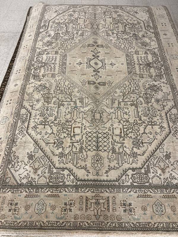 Rug Design: Tabriz Persian Rug#: 202127 Rug Size: 6.5 ft x9.10 ft Rug Design: Tabriz Persian Rug#: 202127 Rug Size: 6.5 ft x9.10 ft
