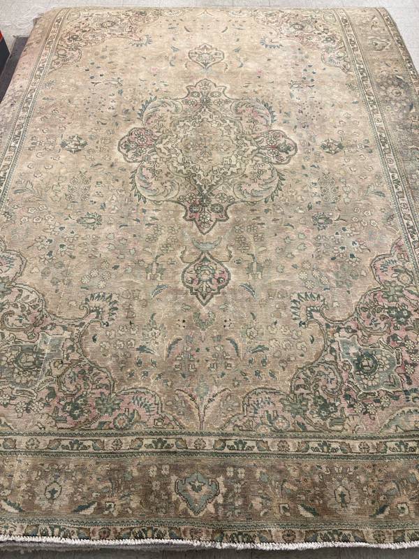 Rug Design: Tabriz Persian Rug#: 2109 Rug Size: 8.7 ft x 11.10 ft Rug Design: Tabriz Persian Rug#: 2109 Rug Size: 8.7 ft x 11.10 ft