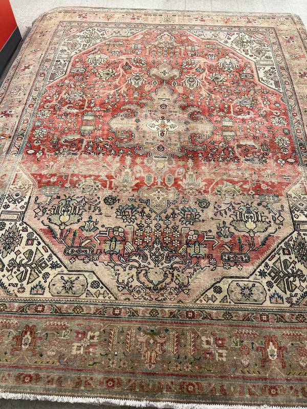 Rug Design: Tabriz Persian Rug#: 2113 Rug Size: 7.11 ft x 10.4 ft Rug Design: Tabriz Persian Rug#: 2113 Rug Size: 7.11 ft x 10.4 ft