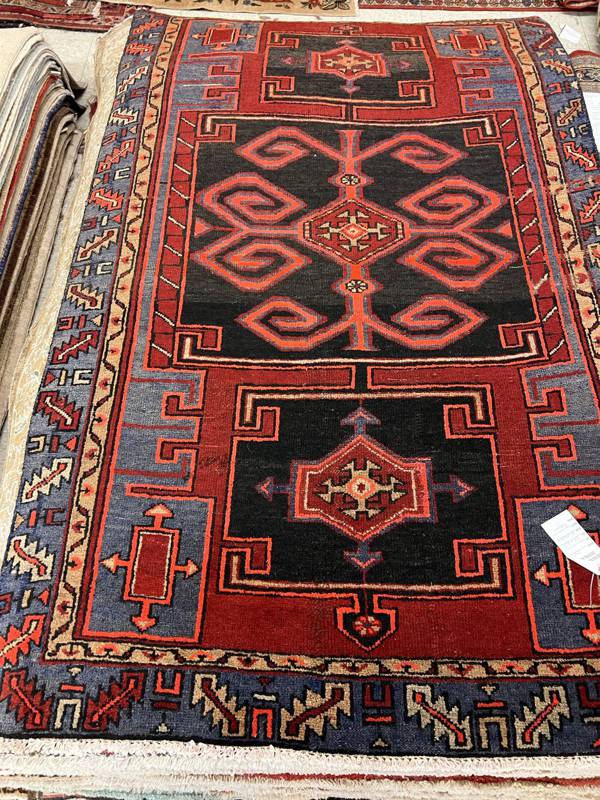 Rug Design: Hamedan Persian Rug#: 234 Rug Size: 3.9 ft x 6.3 ft Rug Design: Hamedan Persian Rug#: 234 Rug Size: 3.9 ft x 6.3 ft