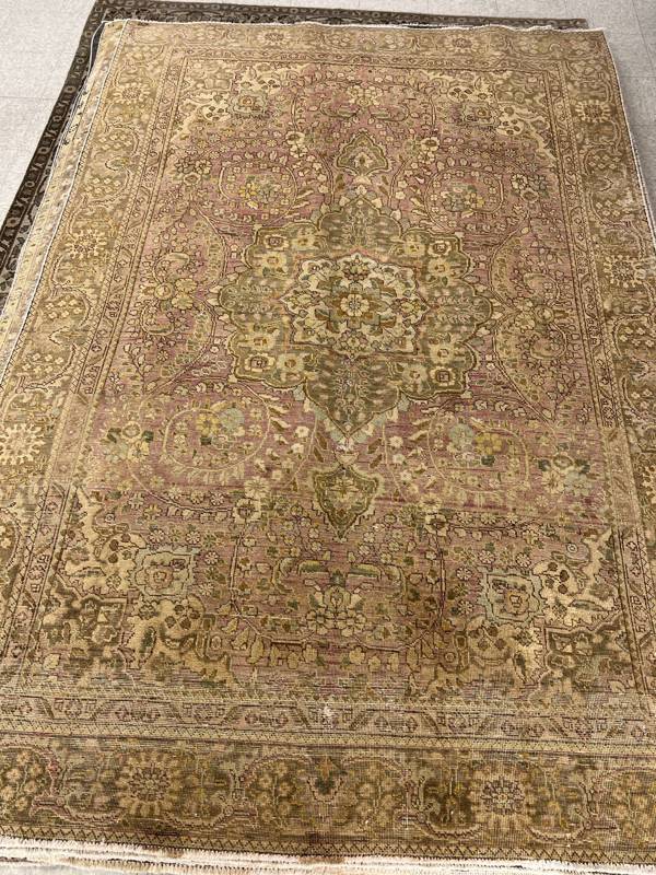 Rug Design: Tabriz Persian Rug#: 4001 Rug Size: 6.2 ft x9.3 ft Rug Design: Tabriz Persian Rug#: 4001 Rug Size: 6.2 ft x9.3 ft