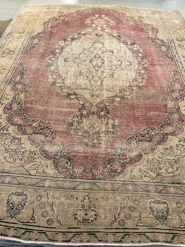 Rug Design: Tabriz Persian Rug#: 4025 Rug Size: 9 ft x 12.9 ft Rug Design: Tabriz Persian Rug#: 4025 Rug Size: 9 ft x 12.9 ft