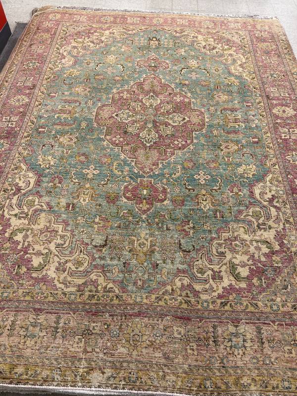 Rug Design: Tabriz Persian Rug#: 4047 Rug Size: 7.9 ft x 10.5 ft Rug Design: Tabriz Persian Rug#: 4047 Rug Size: 7.9 ft x 10.5 ft
