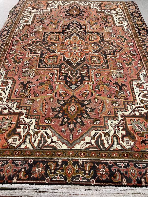 Rug Design: Serapi Persian Rug#: 5207 Rug Size: 7.5 ft x 10.10 ft Rug Design: Serapi Persian Rug#: 5207 Rug Size: 7.5 ft x 10.10 ft