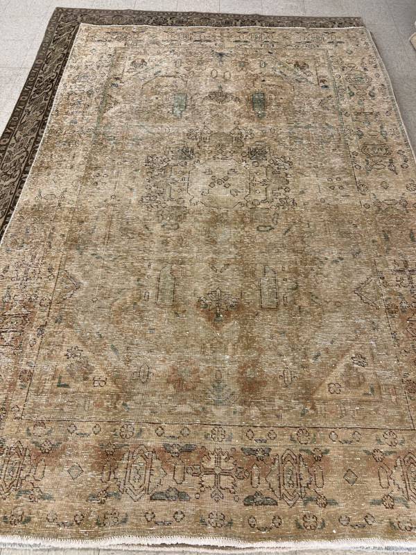 Rug Design: Tabriz Persian Rug#: 5391 Rug Size: 6.3 ft x9.6 ft Rug Design: Tabriz Persian Rug#: 5391 Rug Size: 6.3 ft x9.6 ft