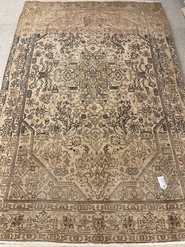 Rug Design: Tabriz Persian Rug#: 5392 Rug Size: 6.7 ft x10.7 ft Rug Design: Tabriz Persian Rug#: 5392 Rug Size: 6.7 ft x10.7 ft