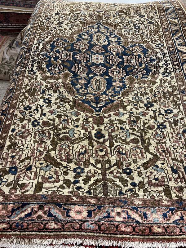 Rug Design: Bakhtiari Persian Rug#: 5489 Rug Size: 4.4 ft x 6.6 ft Rug Design: Bakhtiari Persian Rug#: 5489 Rug Size: 4.4 ft x 6.6 ft