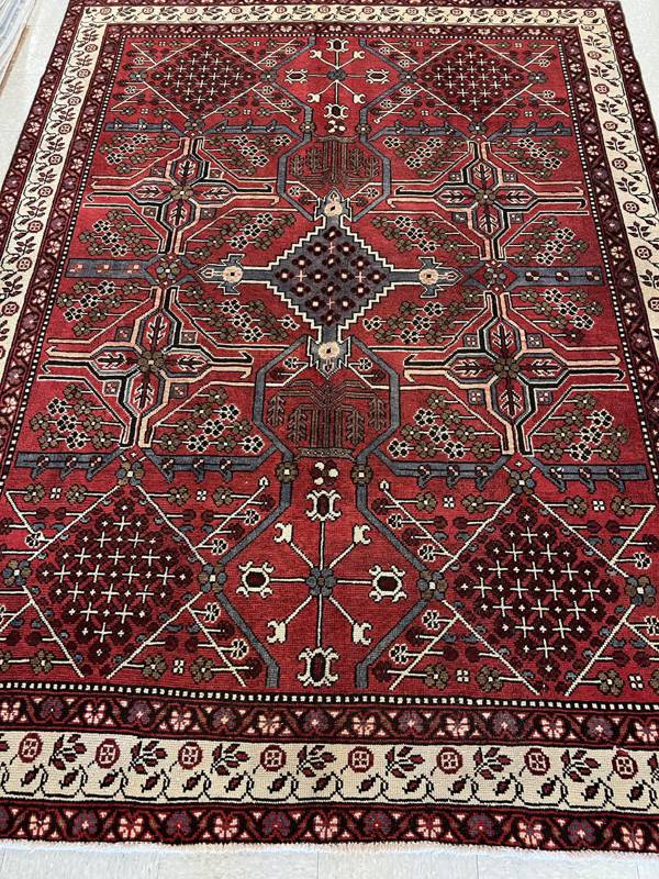Rug Design: Shiraz Persian Rug#: 5132 Rug Size: 7.11 ft x9.6 ft Rug Design: Shiraz Persian Rug#: 5132 Rug Size: 7.11 ft x9.6 ft