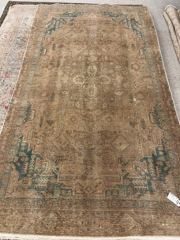 Rug Design: Tabriz Persian Rug#: 6043 Rug Size: 5.1 ft x9.7 ft Rug Design: Tabriz Persian Rug#: 6043 Rug Size: 5.1 ft x9.7 ft