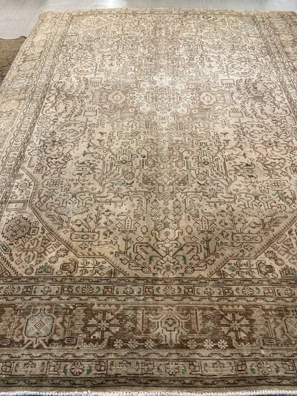 Rug Design: Tabriz Persian Rug#: 6058 Rug Size: 9.6 ft x 13.4 ft Rug Design: Tabriz Persian Rug#: 6058 Rug Size: 9.6 ft x 13.4 ft