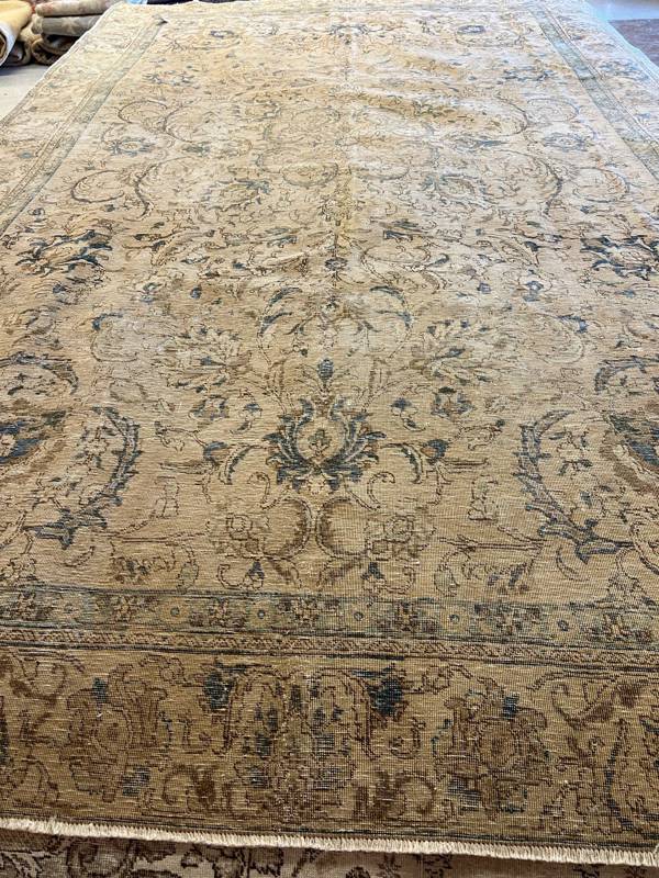 Rug Design: Tabriz Persian Rug#: 6074 Rug Size: 9.6x15.7 ft Rug Design: Tabriz Persian Rug#: 6074 Rug Size: 9.6x15.7 ft
