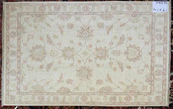 Rug#: 114570 Rug Size: 4.1 ft x 6.1 ft Rug#: 114570 Rug Size: 4.1 ft x 6.1 ft