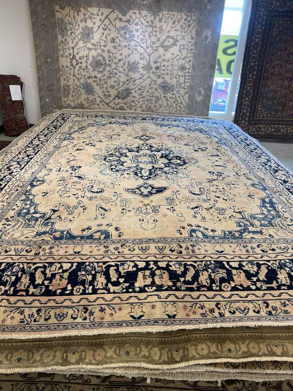 Rug Design: Tabriz Persian Rug#: 109243 Rug Size: 9.5 ft x 12.8 ft Rug Design: Tabriz Persian Rug#: 109243 Rug Size: 9.5 ft x 12.8 ft